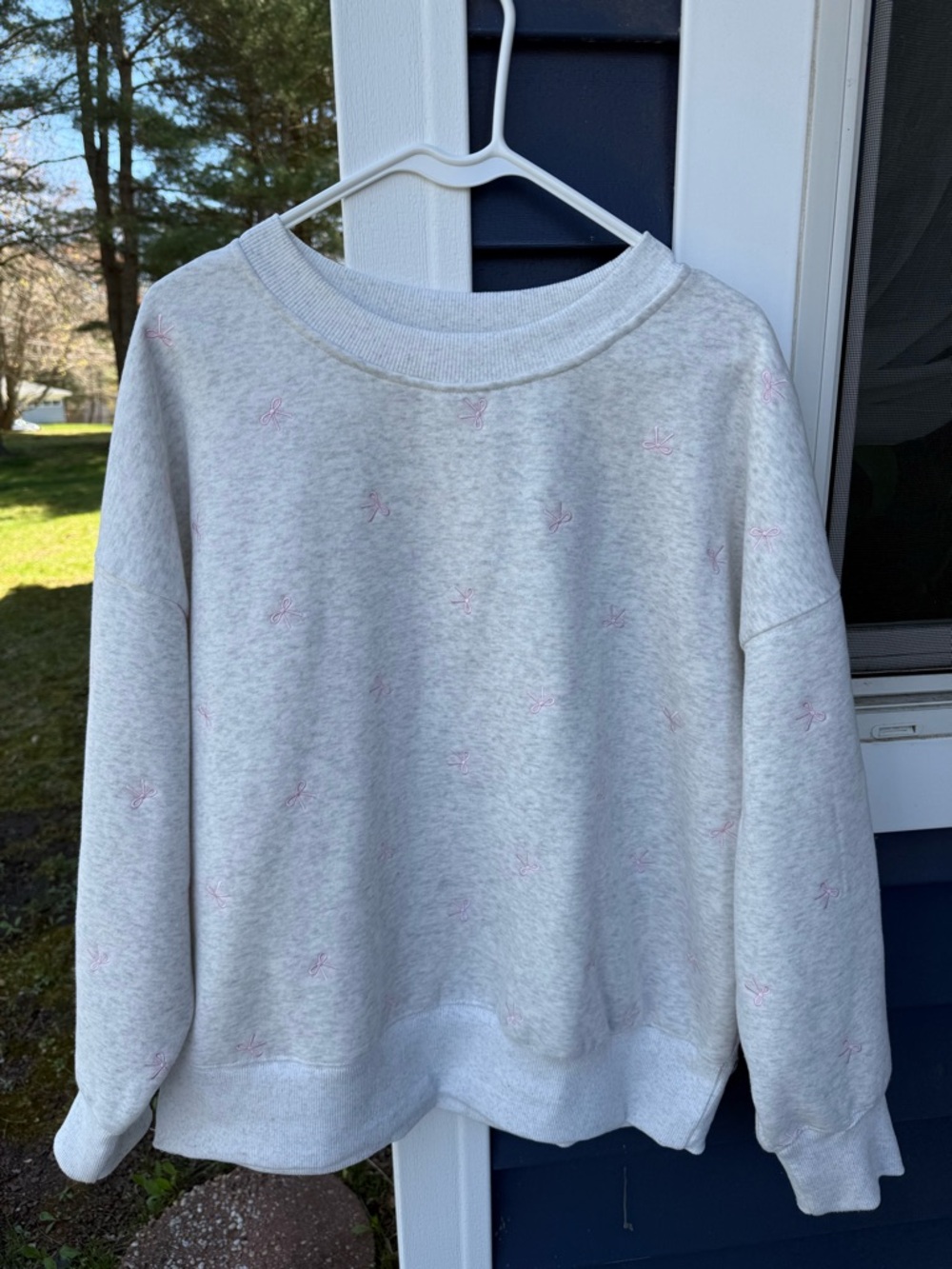 Altar'd State Light Gray Crewneck Sweatshirt with Pink Embroidery Bows